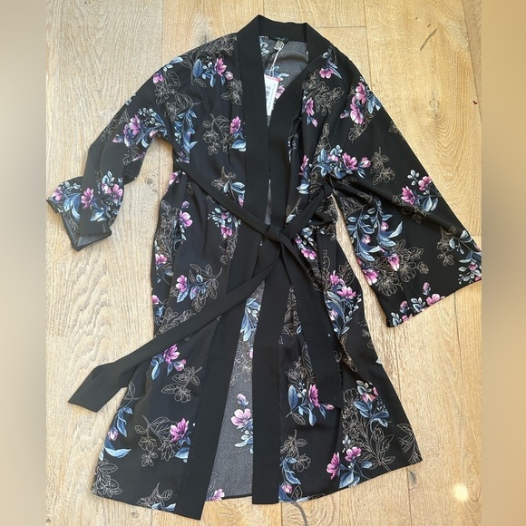Soprano Other - Soprano floral kimono size s/m BRAND NEW